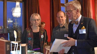 Gaby Ferndriger vom Baeschlin Verlag (v.l.) und Urs Bolz vom AS Verlag treffen in Berlin Botschafter Paul R. Seger.