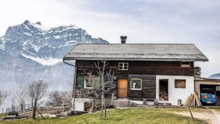 «Dass sie die Zukunft eines kleinen Bauernhofs vernichtet, ist eine Schande»: Heinrich Hösli legt sich mit der Gemeinde Glarus an.Bilder: Sasi Subramaniam