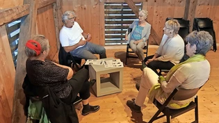 Intensive Diskussion: Im Anna-Göldi-Museum redet man in Gruppen über die eigenen Geschichten. 