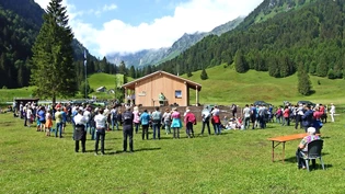 Dekan Harald Eichhorn gestaltet den Alpgottesdienst mit dem auch die Fertigstellung des neuen Mehrzweckgebäudes gefeiert wird.