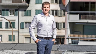 Die TBGS decken ihren Strombedarf seit dem Frühling mit einer 22-Megawatt-Solaranlage auf dem Dach – Geschäftsführer Michael Trachsler treibt nun ein Projekt für ein viel grösseres Kraftwerk auf dem Limmernsee voran.