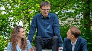 Die drei Musikstudenten: Samantha Herzog, Roman Staubli und Tom Muster (von links) spielen im Soldenhoffsaal.