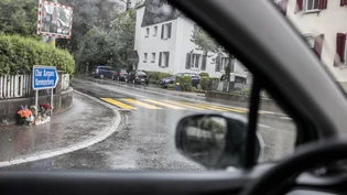 Problematische Kreuzung: Wer an der Rüfistrasse stoppt, sieht erst im letzten Augenblick, wer von rechts aus Mollis herannaht – auch bei erlaubten 50 Stundenkilometern.