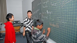 Klassenzimmer: Schüler lernen in der alten Kaserne.
