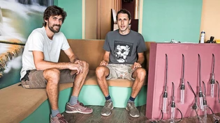 Die Barbeleuchtung muss noch rauf: Marcel Böhler (links) und Andreas Franzi freuen sich auf den Start ihres Lokals. Bild Sasi Subramaniam