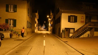 Der Autofahrer setzte seine Fahrt fort, ohne sich um den Verletzten zu kümmern.