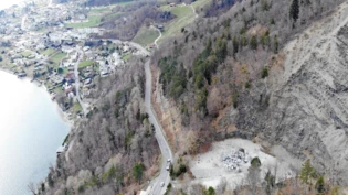 Mitten durchs Dorf: Um zum ehemaligen Steinbruch zu gelangen, führt kein Weg an Weesen vorbei.