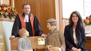 In Lebensgrösse leisten die zwei Zwinglis Jörn Schlede und Franziska John Gesellschaft.