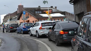 Stau in Filzbach: Hunderte wollen noch zum Schlitteln auf den Kerenzer.