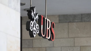 Die Grossbank UBS verkleinert ihr Filialnetz deutlich. (Archivbild)