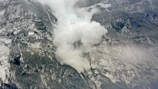 Staublawine am Wiggis: Um 8.15 und 8.45 Uhr erreichen zwei Staublawinen in Netstal den Dorfrand. Das Gebiet rund um den Altiger bleibt deshalb bis auf Weiteres gesperrt.