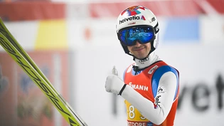 Daumen hoch: Simon Ammann ist mit seinen Sprüngen zufrieden.