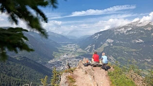 Ausblick: Im Sommer könnten erneut viele Schweizerinnen und Schweizer die Bündner Bergwelt erkunden. Bild Keystone