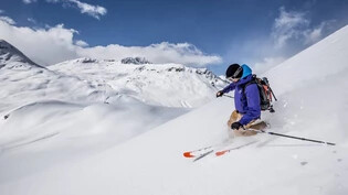 Zurzeit sind im Wintersportgebiet Minschuns Skihochtourenfahrer unterwegs.