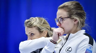 Skip Silvana Tirinzoni (links) and Alina Pätz werden an der WM in Calgary viel Denkarbeit verrichten müssen