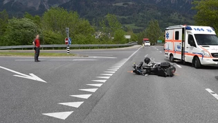 Der Töfffahrer wurde beim Unfall verletzt.