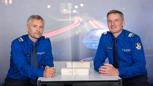 Kommandant Walter Schlegel (rechts) hat Peter Joos per 1. Juni zum neuen Leiter der Regionenpolizei im Kanton Graubünden ernannt.