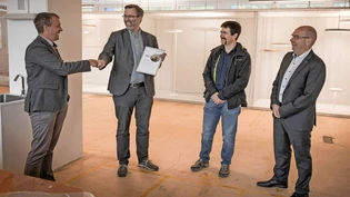 Umweltfreundlich produzieren: Energielieferant Martin Zopfi und Unternehmer Thomas Schätti setzen mit Energiedirektor Kaspar Becker auf CO2-neutrales Erdgas.