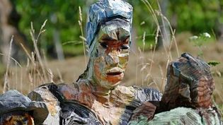 Peter Leisinger erschafft seine Skulpturen mit der Motorsäge