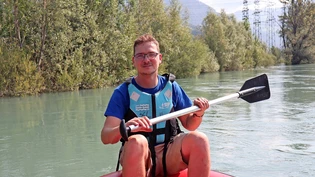 Er liebt die Linth: Marian Schulz vermietet Gummiboote, um den Leuten die Schönheit des Linthkanals näherzubringen. 
