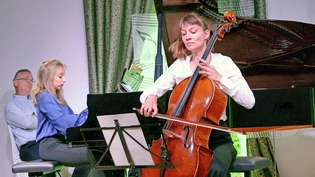 Glücksfall für die Musikwoche: Auch junge Talente wie die Cellistin Ursula Hyazintha Andrej und Marta Cardoso Patrocínio am Piano spielen auf der Bühne in Braunwald.