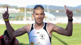 Nach einem bis zuletzt umkämpften Duell: Marathon-Spezialist Armin Flückiger aus Rapperswil-Jona feiert seinen zweiten Schlosslauf-Sieg nach 2018. 