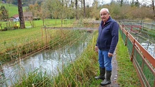 Immer noch genervt: Christian Rudel am Tatort in der Benkner Widen, wo über 300 Regenbogenforellen geklaut wurden. Jetzt ermittelt die Polizei. 