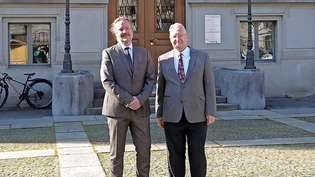 Der Neue: Kirchenratspräsident Sebastian Doll (links) übernimmt das Amt von seinem Vorgänger Pfarrer Ulrich Knoepfel.