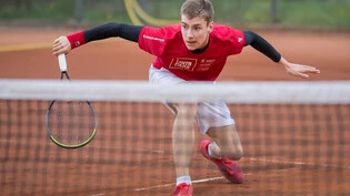 Ambitionierter Schützling aus der Sjögren’s Tennisschool in Kaltbrunn: Der Glarner Roman Glarner ist der viertbeste Junior seines Jahrgangs in der Schweiz.