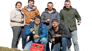 Prost! Die Jungfreisinnigen helfen dem Gastgewerbe während des Lockdowns.