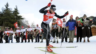Dario Cologna wird am 4. Januar ein letztes Mal, angefeuert vom Fan-Klub, den Anstieg zur  Alpe Cermis in Angriff nehmen.