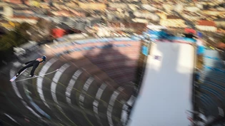 Der Flug in den leeren Kessel von Innsbruck.