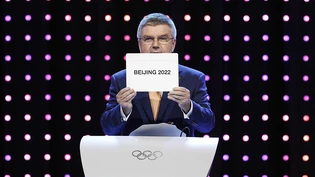 IOC-Präsident Thomas Bach verkündete 2015 das Ergebnis der Wahl, die auf Peking fiel