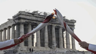 Die Fackel mit dem olympischen Feuer, in Athen vergangenen Oktober entzündet, ist nun dieser Tage in Peking und Umgebung unterwegs.