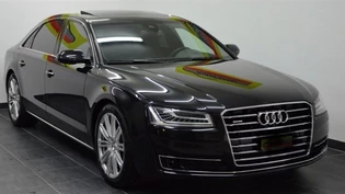 Symbolbild: Die Polizei sucht Personen, die am Samstagmittag zwischen Arosa und Chur einen auffällig fahrenden schwarzen Audi A8L gesehen haben.