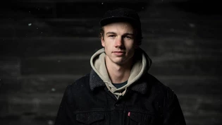 Der Schweizer Snowboard Halfpipe Fahrer Jan Scherrer posiert am Donnerstag, 17. Januar 2019, in Laax. Diese Woche finden vor Ort die Weltcup-Wettkaempfe "Laax Open" statt. 