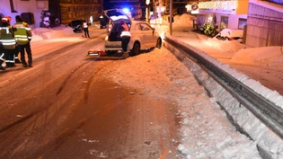 Am Montag hat sich eine Autofahrerin bei einem Selbstunfall in Klosters verletzt.