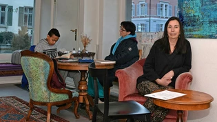 Begegnungen, Beratung und individuelle Tandems: Simone Vock (rechts) koordiniert die Vereinsaktivitäten des Träffpunktframi, im Hintergrund läuft ein Aufgabenhilfe-Tandem im Raum «Tomorrow».