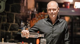 Weg damit: «Route 66»-Wirt Marc Brunner will nichts mehr von russischem Wodka wissen.