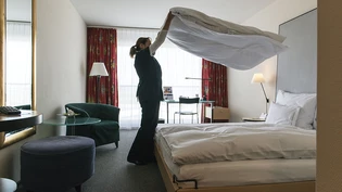In Schweizer Hotels sind die Übernachtungen im Januar gegenüber dem von Corona geprägten Vorjahr deutlich angestiegen. Allerdings liegen die Zahlen verglichen zum Vorkrisenniveau noch klar zurück.(Archivbild)