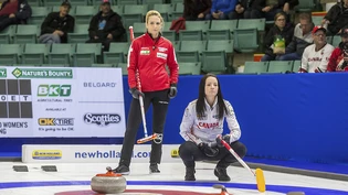 Silvana Tirinzoni (stehend) tritt an der WM überzeugend auf