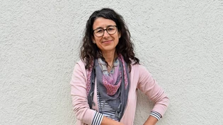 In Schwanden glücklich aufgewachsen: Rita Angelone schreibt seit Jahren über ihr Familien­leben als Italo-Schweizerin mit Glarner Wurzeln – neu auch in Buchform. 