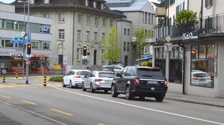 Signalisation geplant: Bald sollen Velofahrende von der Oberen Bahnhofstrasse rechts in die Rathausstrasse bei Rot abbiegen können.