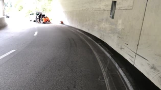 In der Galerie: Der Töfffahrer verlor in dieser Linkskurve die Herrschaft über sein Fahrzeug.