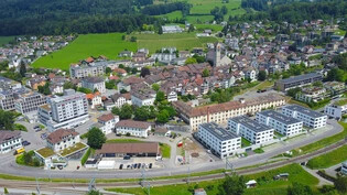 Grünflächen statt Asphalt: Auch in Uznach kann die Gemeinde künftig Bauherren Vorschriften machen und dadurch die Verdichtung steuern. 
