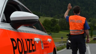 In die falsche Richtung: Eine Falschfahrerin aus Dänemark kann durch eine Patrouille der Kantonspolizei Graubünden aufgehalten werden. 