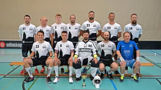 Die Besten des Landes: Das Senioren-Meisterteam des UHT LC Rapperswil-Jona posiert mit dem Pokal. 