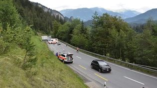 Strasse für mehrere Stunden gesperrt: Am Dienstagabend kam es auf der Strasse zwischen Flims und Trin zu einem Unfall zwischen zwei Fahrzeugen. 