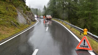 Unfallort: Auf der nassen Fahrbahn auf der Südseite des Flüelapass verliert ein Töfffahrer die Kontrolle über sein Fahrzeug.
