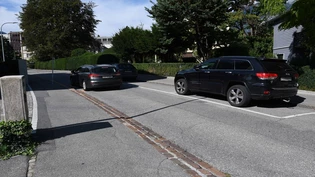 Vom Auto erfasst: Auf der Brandisstrasse in Chur zog sich ein dreijähriges Mädchen unbestimmte Verletzungen zu, nachdem es mit einem Auto kollidierte.